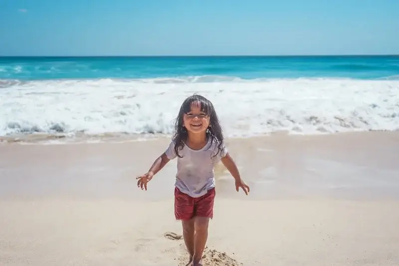 Plage à Bali, détente en famille